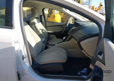 2017 Ford Focus Se z USA, uszkodzony, nr VIN 1FADP3K22HL242348